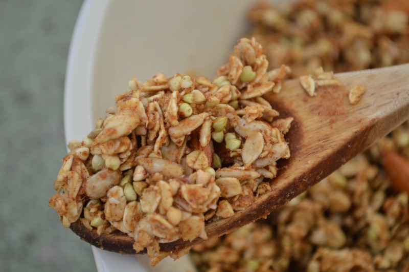 Everyone's favourite spice! Pumpkin Spice Buckwheat Granola is full of autumn flavours. Quick and easy to make!---Sprouts & Chocolate