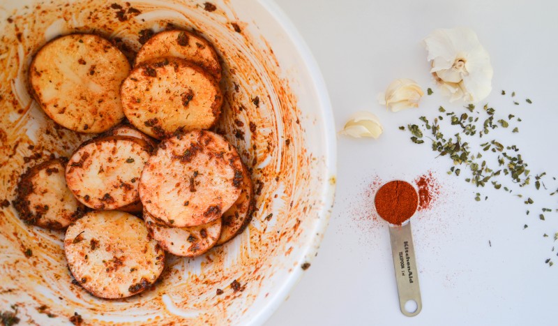 Sprouts & Chocolate: Roasted Greek Potato Rounds with Olive-Tomato Salsa and Cashew Tzatziki Sauce. Great appetizer to share or a main meal with a green salad. This recipe is vegan and gluten free. Cashews make this tzatziki sauce creamy and fresh!