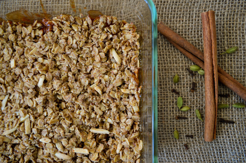 Sprouts & Chocolate: Chai Spiced Apple-Pear Crisp {Vegan and Gluten-Free} This crisp is wonderfully spiced with my favourite tea spices and will revival any apple crisp made with butter or gluten. Perfect treat with a cup of tea.