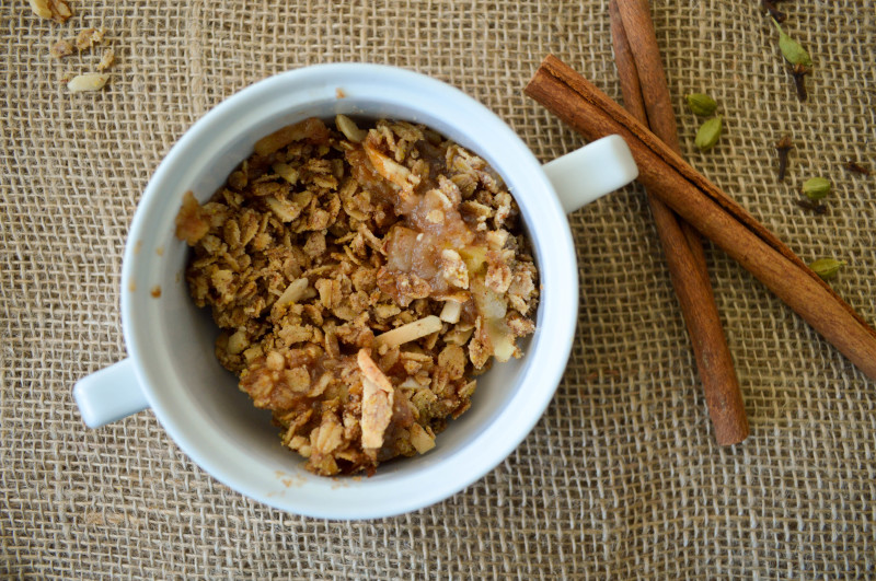 Sprouts & Chocolate: Chai Spiced Apple-Pear Crisp {Vegan and Gluten-Free} This crisp is wonderfully spiced with my favourite tea spices and will revival any apple crisp made with butter or gluten. Perfect treat with a cup of tea.