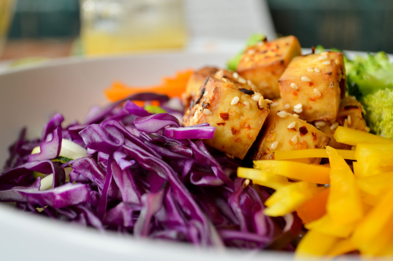 Sprouts & Chocolate: Sesame-Citrus Zoodle Bowl with Chili-Lime Tofu. Vegan and gluten free