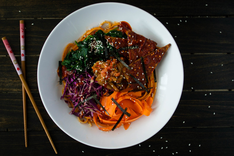 Cold Udon w/ Spicy Bibimbap Sauce #vegan #korean #recipe #udon #coldnoodle